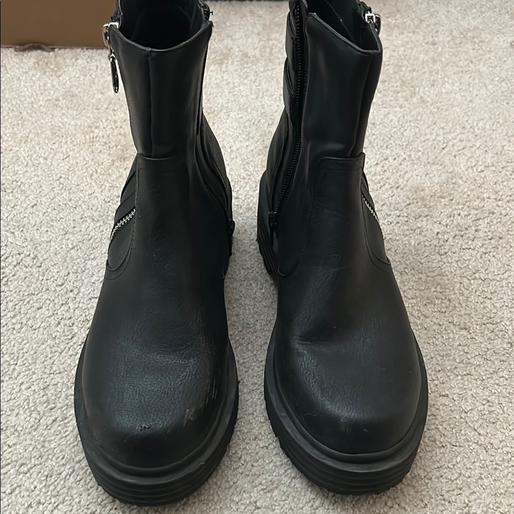 GBG Los Angeles Black Platform Ankle Boots